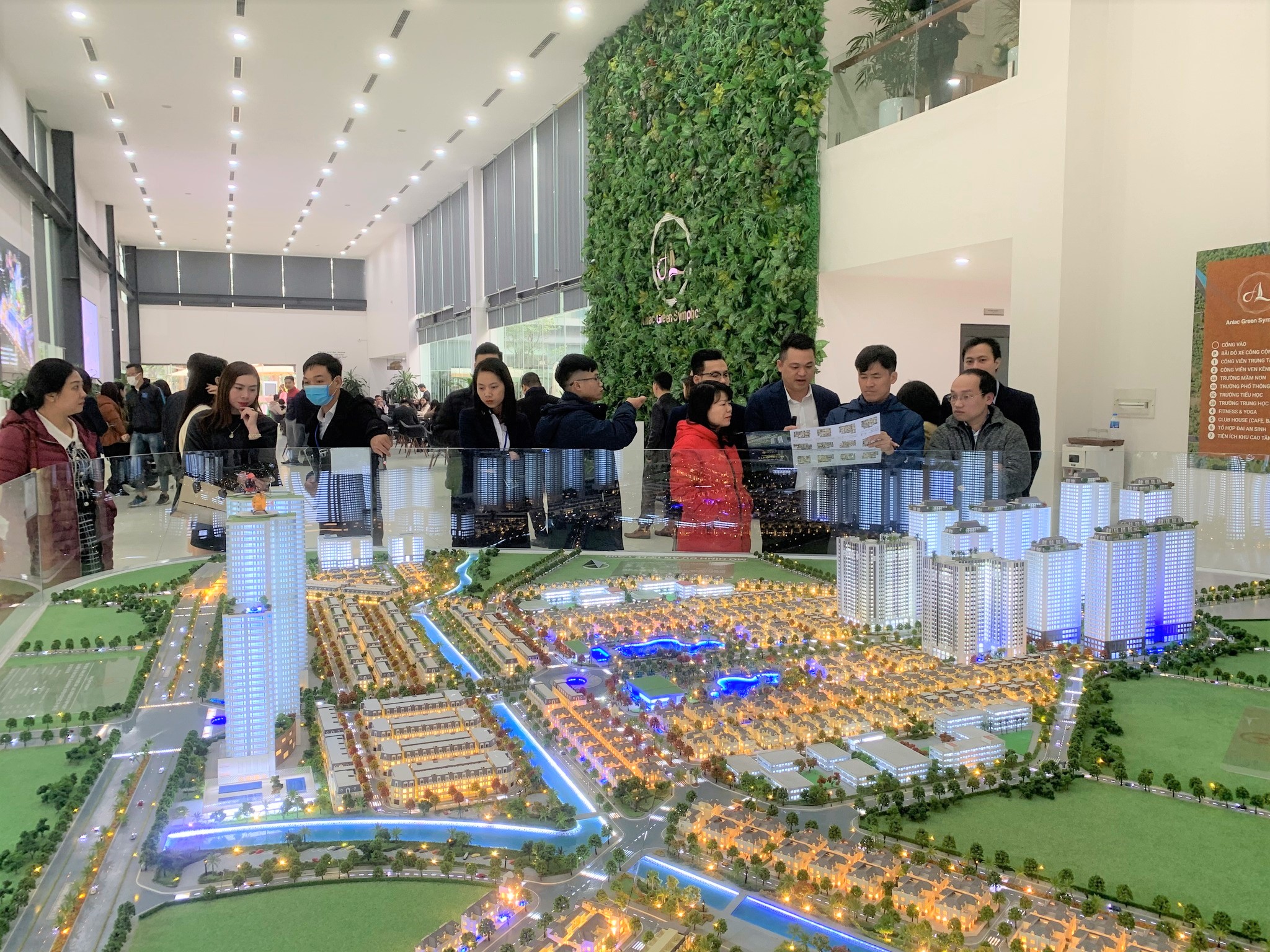 Thanh khoản nhà ở chậm cải thiện, dự án nào tại Hà Nội vẫn tấp nập khách tham quan?