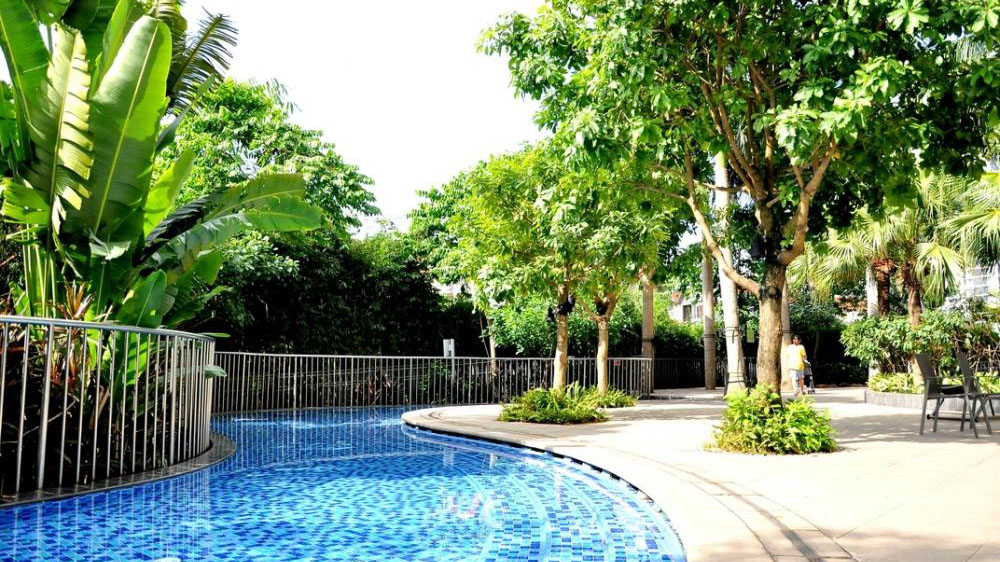 Dự án chung cư được thiết kế như khu resort với bể bơi và vườn cây xanh
