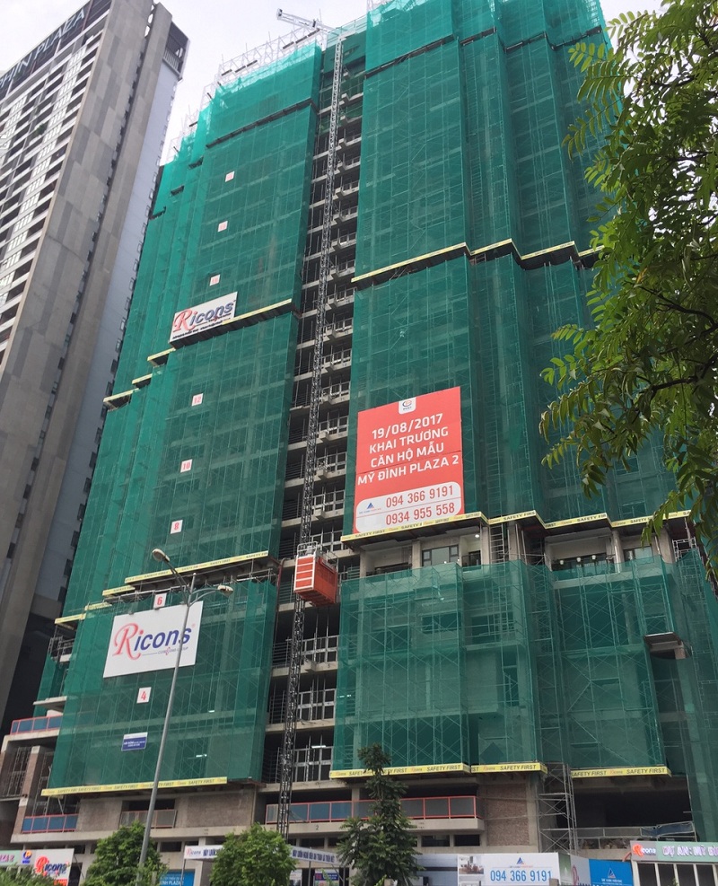 Khách hàng đi qua con đường Nguyễn Hoàng hàng ngày có thể tận mắt chứng kiến chiều cao công trình Mỹ Đình Plaza 2 tăng lên hàng tuần. Dự án cất nóc ngày 15.10.2017.