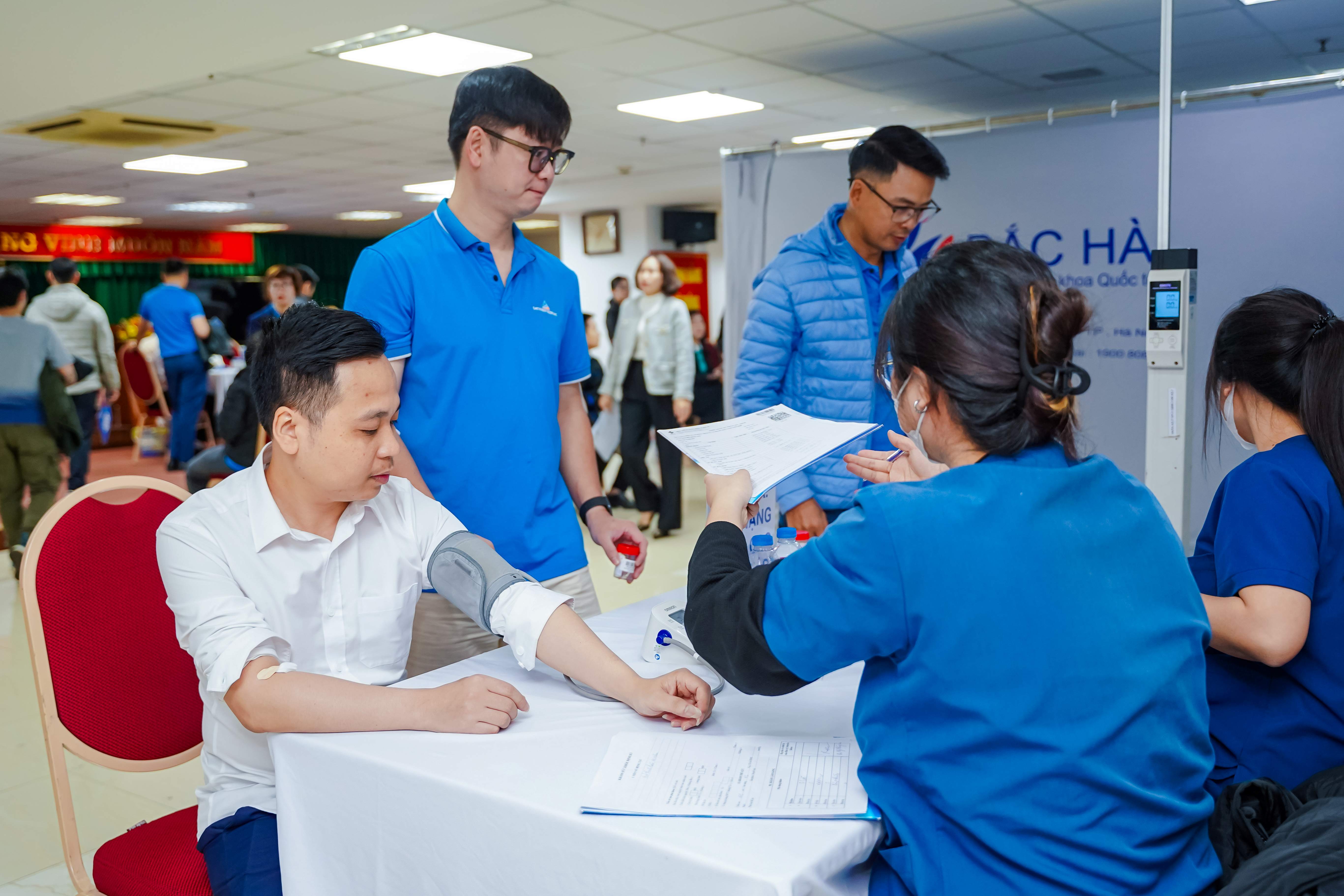 Đất Xanh Miền Bắc tổ chức khám sức khỏe 3