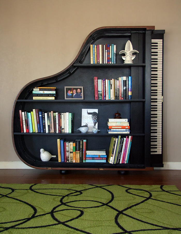 Kệ sách hình cây đàn piano
